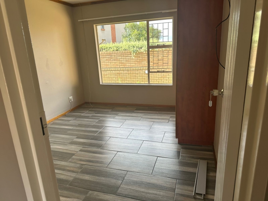 To Let 3 Bedroom Property for Rent in Pentagon Park Free State